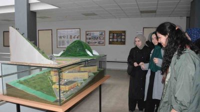 DÜZCE ANADOLU İMAM HATİP LİSESİ ÖĞRENCİLERİ YAKLAŞAN YÜKSEKÖĞRETİM KURUMLARI SINAVI