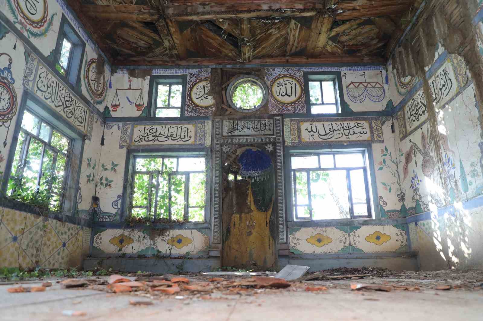 Mahalleli göç edince 100 yıllık cami de kendi haline terk edilmişti, harekete geçildi