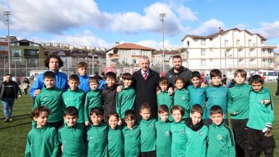 KOCAELİ'DE GERÇEKLEŞTİRİLEN MİNİKLER SPOR ŞENLİĞİNDE FUTBOLCULAR HÜNERLERİNİ SERGİLEDİ.
