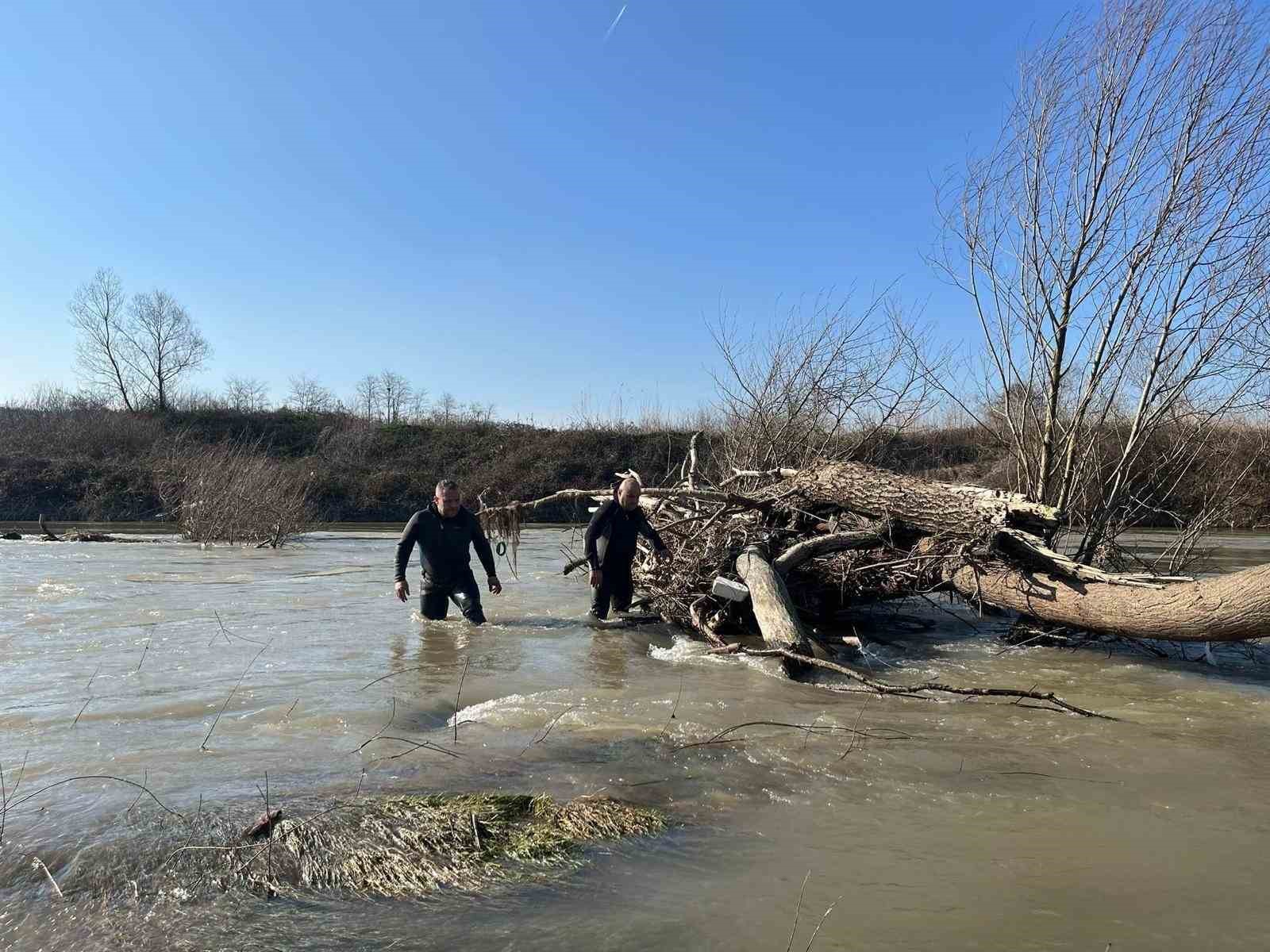 Sakarya Nehri’nde cesedi bulunmuştu: Eşi ve oğlu gözaltına alındı