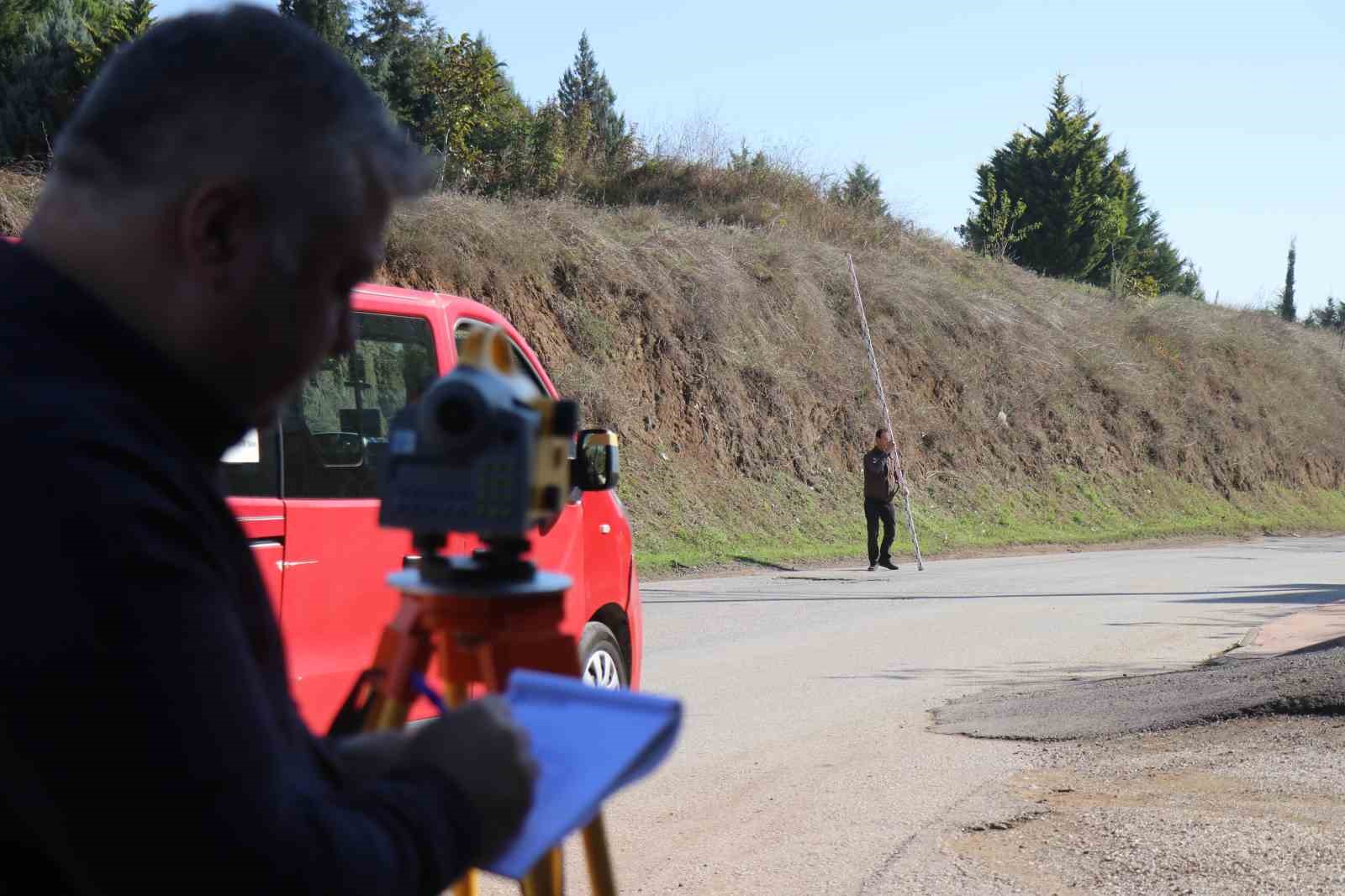 Sakarya’daki gizemli yol: Ayağını frenden çeken yokuş yukarı çıkıyor