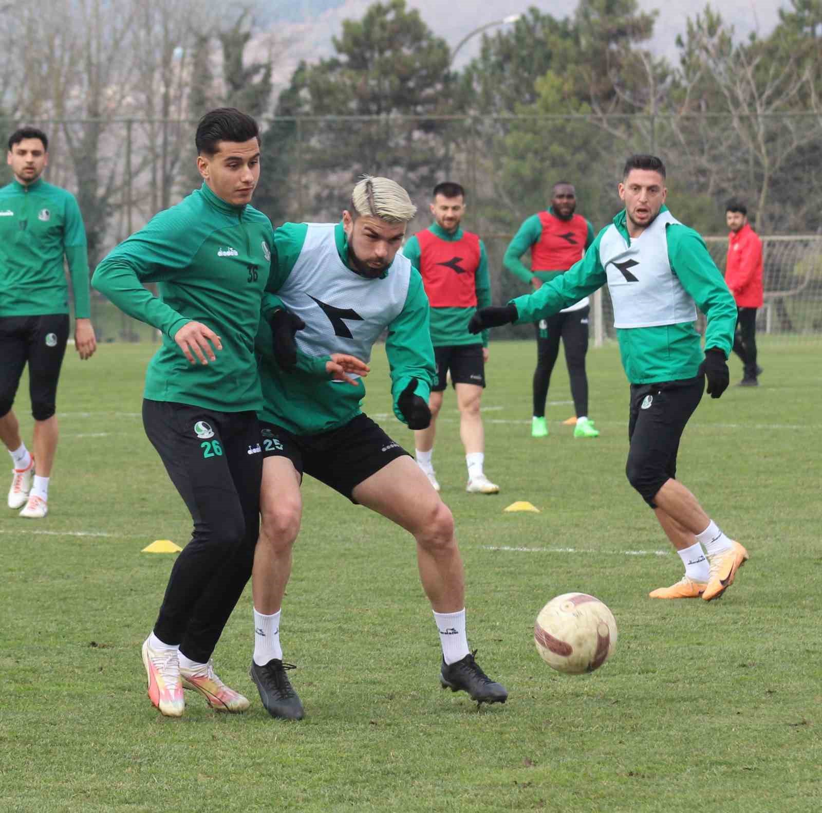 Sakaryaspor, Eyüpspor mesaisine devam ediyor