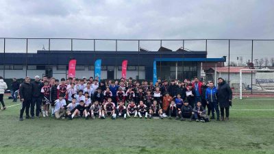 DÜZCE'DE OKUL SPORLARI YILDIZ FUTBOL MÜSABAKALARINDA ŞAMPİYON CUMAYERİ ORTAOKULU OLDU.
