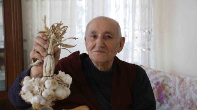 ÇİN SARIMSAĞINA, TÜRKİYE BÜYÜK MİLLET MECLİSİ KÜRSÜSÜNDE ELİNE ALDIĞI TAŞKÖPRÜ