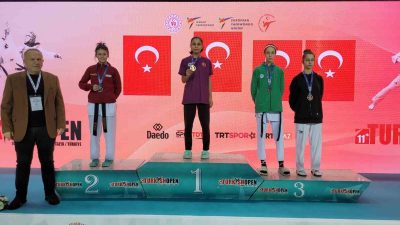 DÜZCELİ SPORCULAR TAEKWONDO ŞAMPİYONASINDAN 2 ALTIN 1 GÜMÜŞ MADALYA İLE