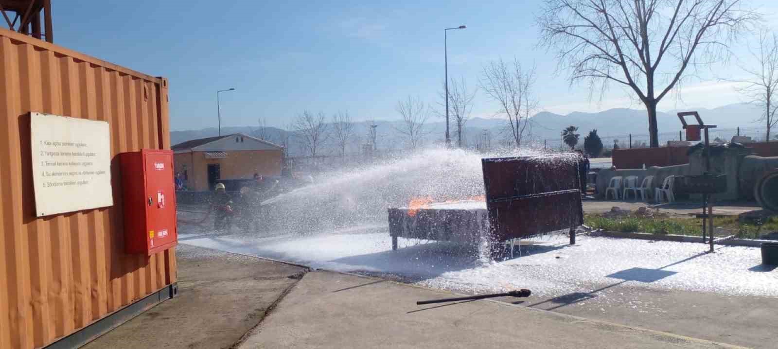 Tersane personellerine yangın eğitimi