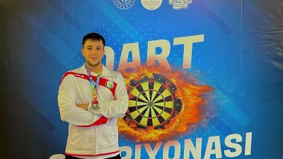 DÜZCE ÜNİVERSİTESİ ÖĞRENCİSİ DART TÜRKİYE ŞAMPİYONASI’NDA İKİNCİ OLDU.