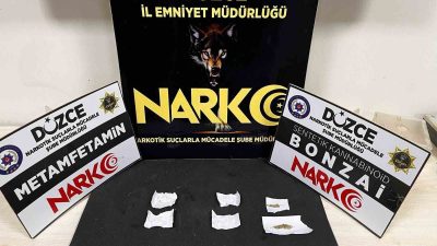 DÜZCE’DE POLİS EKİPLERİ FİZİKİ TAKİBE ALDIĞI UYUŞTURUCU SATICISINI VE ONDAN