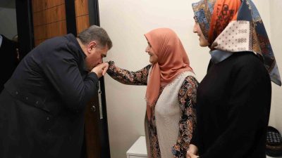 DÜZCE VALİSİ SELÇUK ASLAN, ŞAHİT AİLELERİNİ ZİYARET EDEREK “ŞEHİTLERİMİZİN AİLELERİ