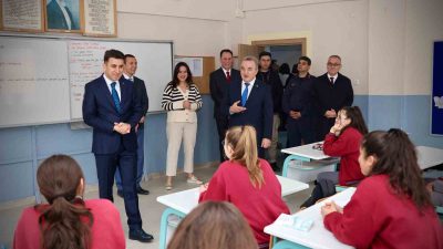 BİLECİK VALİSİ ŞEFİK AYGÖL, BİL-EN PROGRAMI ÇERÇEVESİNDE ÖĞRENCİLERLE KİTAP OKUYUP