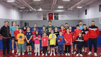 YALOVA BELEDİYESPOR BÜNYESİNDE YER ALAN MASA TENİSİ BRANŞI SPORCULARI ANTRENÖRLER