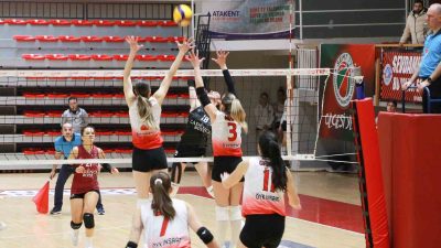 Yalova kadın voleybol takımları Play-Off’u garantiledi TÜRKİYE KADINLAR VOLEYBOL 2. LİGİ 9. GRUP’TA MÜCADELE EDEN ÇİFTLİKKÖY