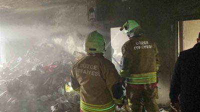 DÜZCE’NİN ARAPÇİFTLİĞİ MAHALLESİNDE İKİ KATLI EVİN ALT KATINDA YANGIN ÇIKTI.