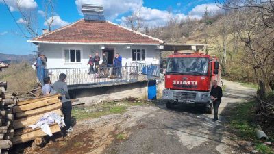 DÜZCE’DE KÖY EVİNDE ÇIKAN YANGINDA 1 KİŞİ YANARAK YARALANDI.