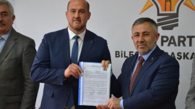 SAĞDAKİ AK PARTİ BİLECİK İL BAŞKANI SOLDAKİ UFUK KARAMAN