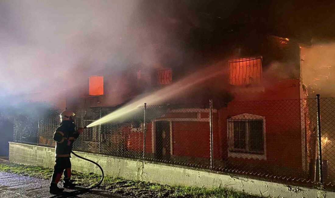 KASTAMONU’NUN ABANA İLÇESİNDE GECE YARISI BİLİNMEYEN SEBEPLE ÇIKAN YANGINDA İKİ