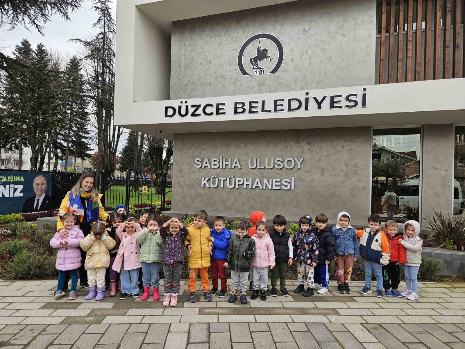 Anaokulu öğrencileri kütüphane ile tanıştı