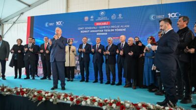 KOCAELİ'DE TOKİ EV ANAHTAR TESLİM TÖRENİNE KATILAN ÇEVRE, ŞEHİRCİLİK VE