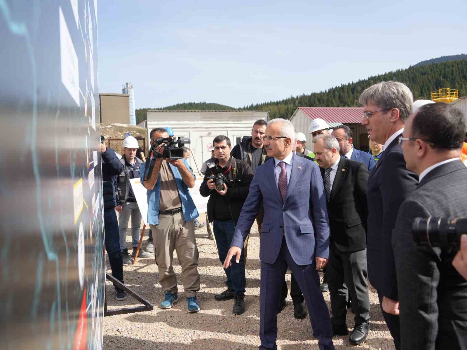 Bakan Uraloğlu Kastamonu’daki ulaşım ve altyapı projelerini inceledi