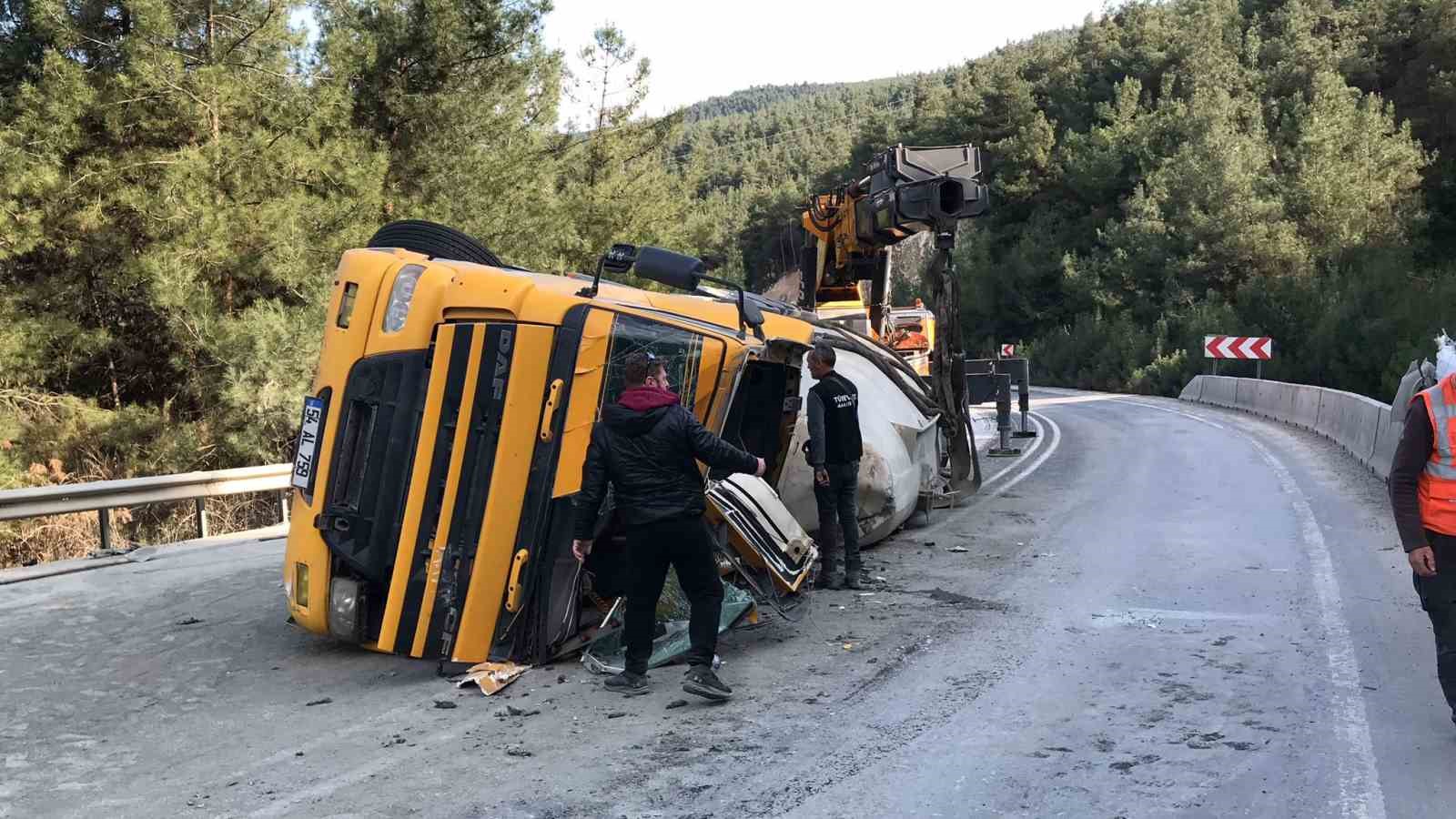 BİLECİK'TE 2 TIRIN ÇARPIŞMASI SONUCU MEYDANA GELEN TRAFİK KAZASINDA 1