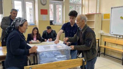 BOLU'DA MAHALLİ İDARELER GENEL SEÇİMİ İÇİN OY VERME İŞLEMİ SAAT