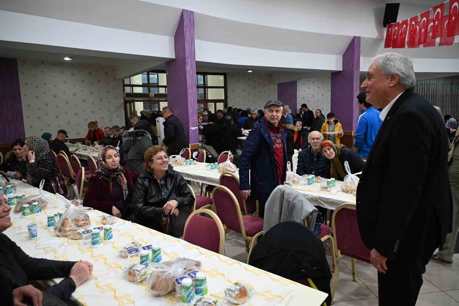 BOZÜYÜK’TE ŞEHİT AİLELERİ VE GAZİLER DAYANIŞMA DERNEĞİ TARAFINDAN İFTAR PROGRAMI