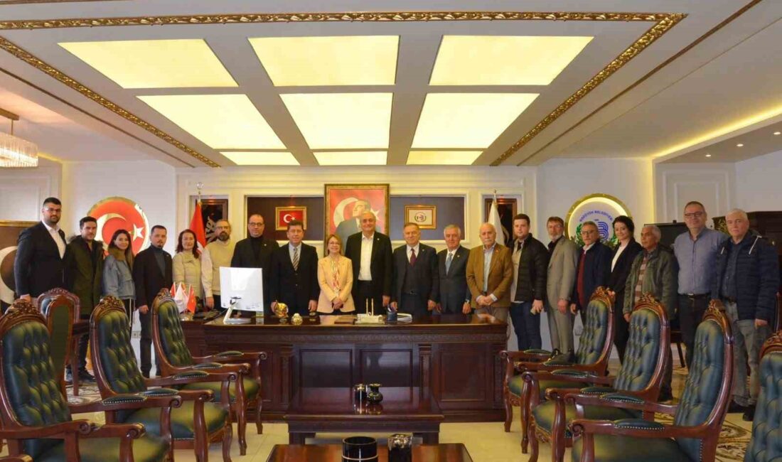 CHP GENEL BAŞKAN YARDIMCISI GÖKAN ZEYBEK VE PARTİ MECLİS ÜYESİ