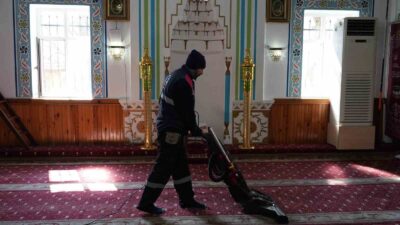 ÜZCE BELEDİYESİ TEMİZLİK İŞLERİ MÜDÜRLÜĞÜ, BAŞKAN DR. FARUK ÖZLÜ’NÜN TALİMATLARI