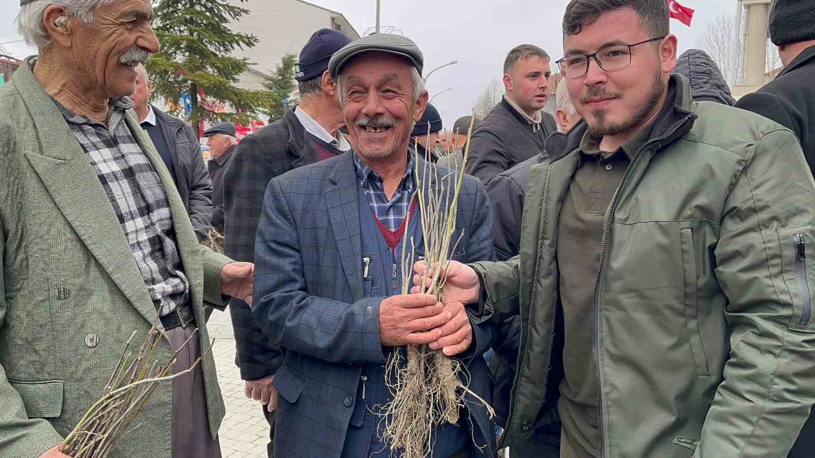 KASTAMONU’NUN İHSANGAZİ İLÇESİNDE CUMA NAMAZINA GİDEN VATANDAŞLARA 2 BİN ADET