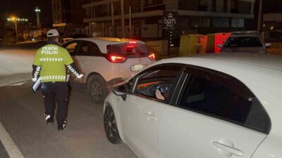 DÜZCE’DE GÜVENLİK GÜÇLERİNCE YAPILAN TRAFİK DENETİMLERİNDE 12 BİN 321 ARACIN