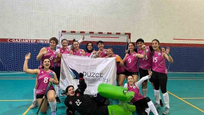 DÜZCE ÜNİVERSİTESİ KADIN HOKEY TAKIMI DÖRDÜNCÜ OLDU.