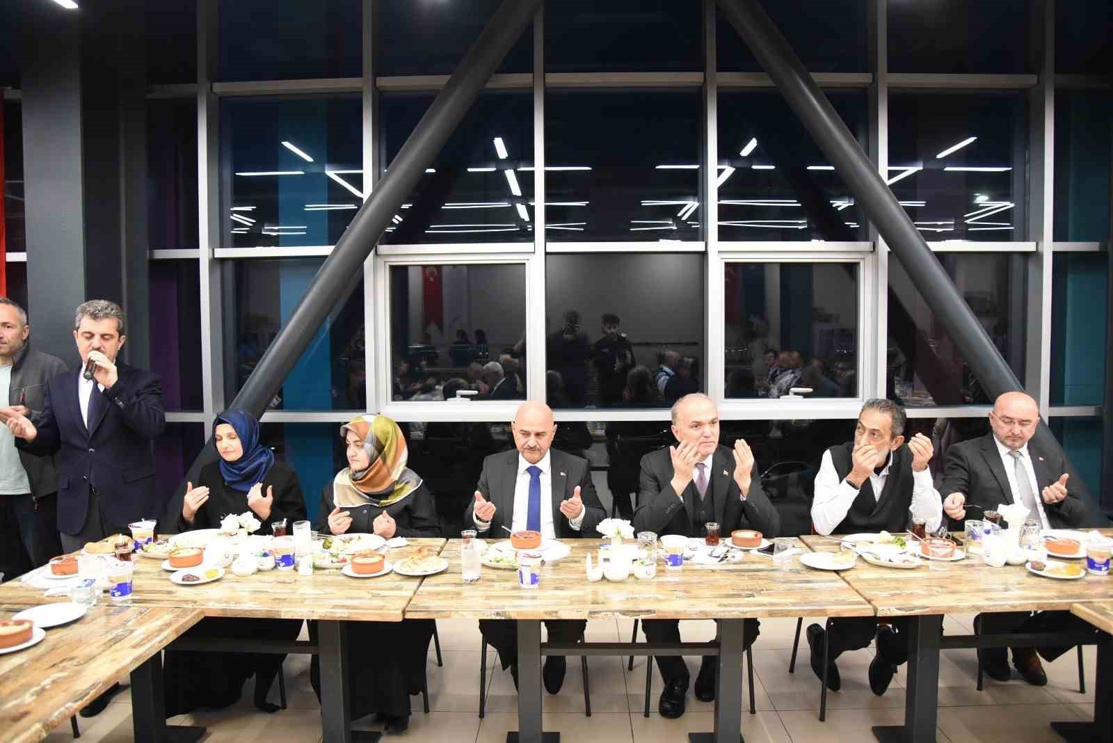 Düzce Üniversitesi mensupları iftarda buluştu