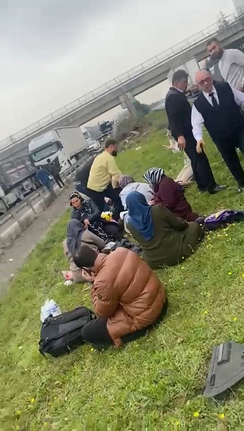 Düzce’de şehirlerarası yolcu otobüsü kaza yaptı