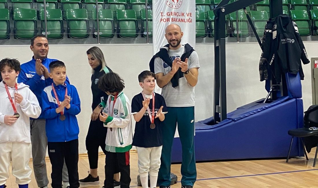 ESKRİM KILIÇ AÇIK TURNUVA MÜSABAKASINDA DÜZCELİ SPORCU AHMET ARİF YESİRCİ