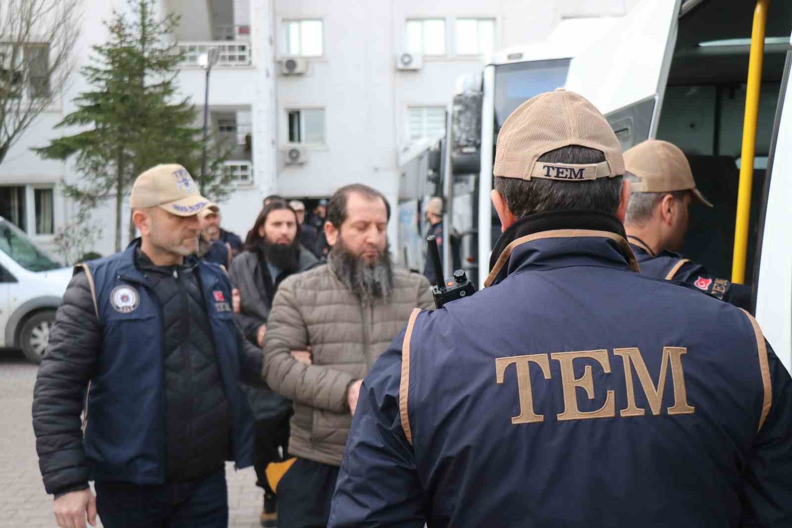 Eylem hazırlığındayken yakalanan 33 DEAŞ şüphelisi adliyeye sevk edildi