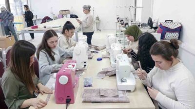 SUBÜ FERİZLİ MYO’DA ‘DİKİŞ GÜNLERİ ATÖLYE ÇALIŞMALARI’ ÇERÇEVESİNDE BİR WORKSHOP