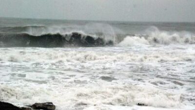 DÜZCE VALİLİĞİ'NDEN FIRTINA BEKLENDİĞİ UYARISI YAPILDI.