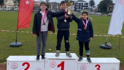 DÜZCE'DE GELENEKSEL OKÇULUK KÜÇÜKLER, YILDIZLAR VE GENÇLER MÜSABAKALARI TAMAMLANDI.