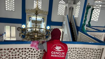 DÜZCE GENÇLİK VE SPOR MÜDÜRLÜĞÜNÜ BAĞLI GENÇLİK MERKEZİNDEKİ GÖNÜLLÜ GENÇLER