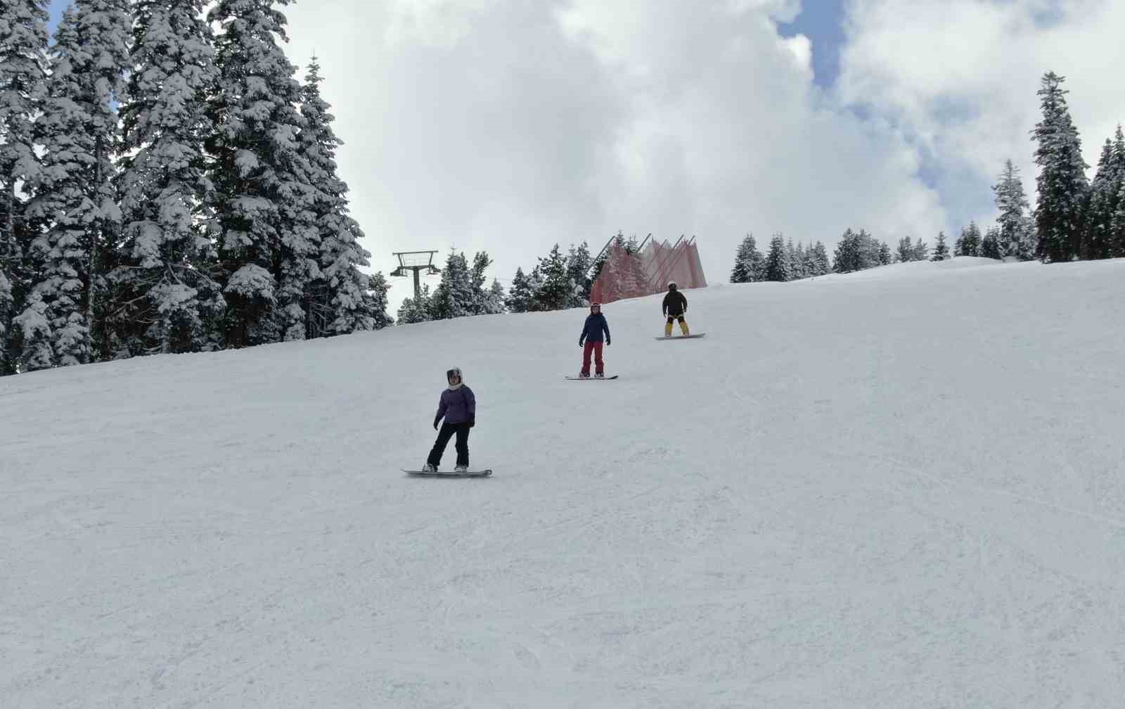 KASTAMONU-ÇANKIRI SINIRINDA BULUNAN ILGAZ DAĞI, MART AYINDA YAĞAN KAR İLE