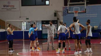 İZMİT BELEDİYESPOR, GALATASARAY ÇAĞDAŞ FAKTORİNG İLE OYNAYACAĞI PLAY-OFF ÇEYREK FİNALİ