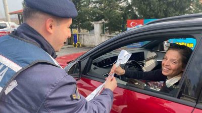 DÜZCE’DE JANDARMA TRAFİK TİMLERİ TARAFINDAN YAPILAN DENETİMDE DURDURULAN KADIN SÜRÜCÜLERİN