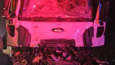 DÜZCE’DE MEYDANA GELEN TRAFİK KAZASINDA KAMYONA ARKADAN ÇARPAN TIRIN SÜRÜCÜSÜ