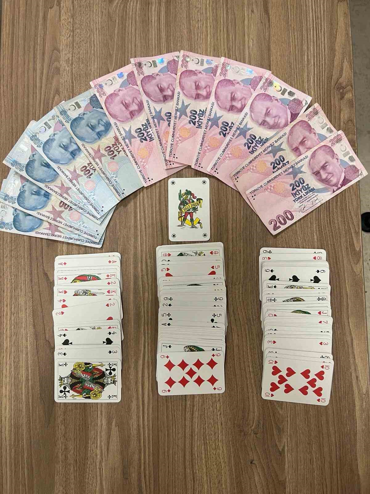 KASTAMONU'DA POLİS EKİPLERİ TARAFINDAN, KUMAR OYNATILDIĞI BELİRLENEN LOKALDEKİ 8 KİŞİ