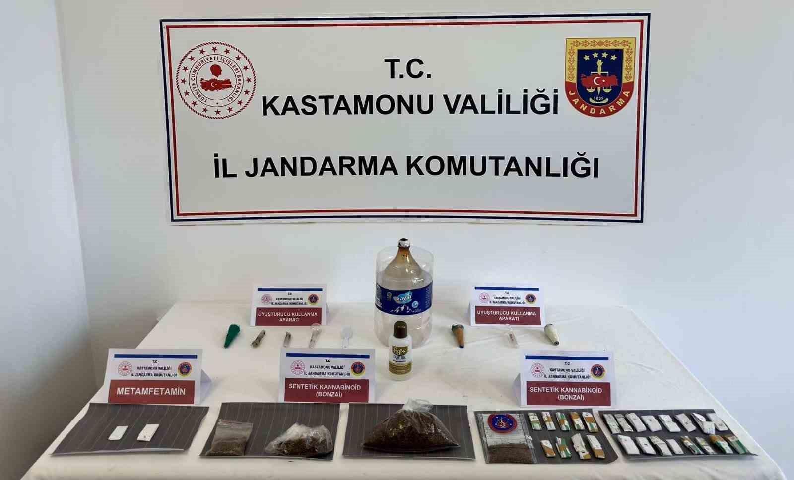 KASTAMONU’NUN TOSYA İLÇESİNDE JANDARMA EKİPLERİNCE, 6 ŞAHSIN ÜST VE İKAMETİNDE