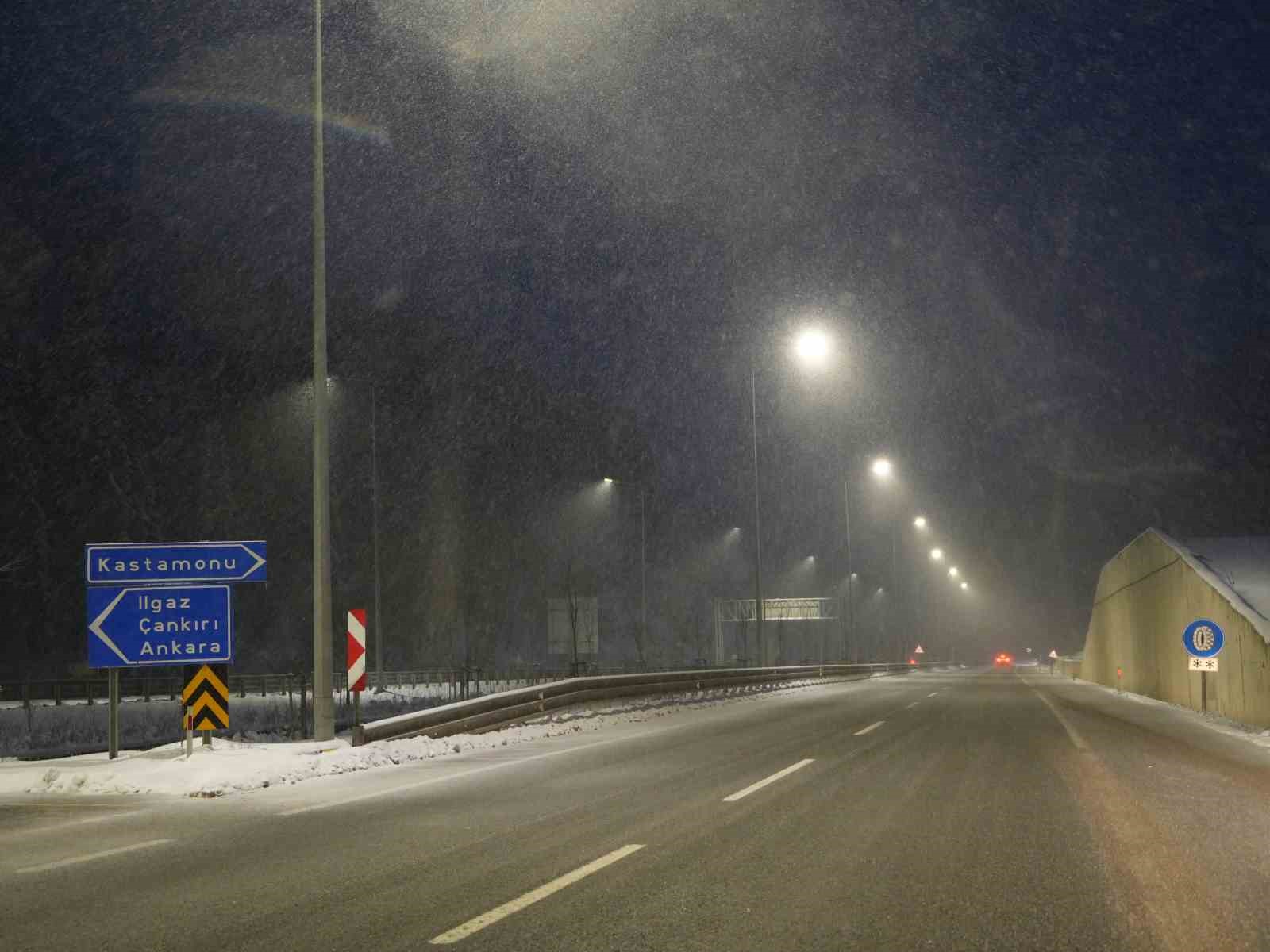 Kastamonu’nun yüksek kesimlerinde kar yağışı etkili oldu