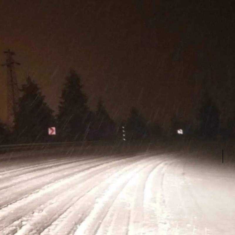 KASTAMONU’NUN ÖZELLİKLE YÜKSEK KESİMLERDE KAR YAĞIŞI GECE BOYUNCA DEVAM EDEREK