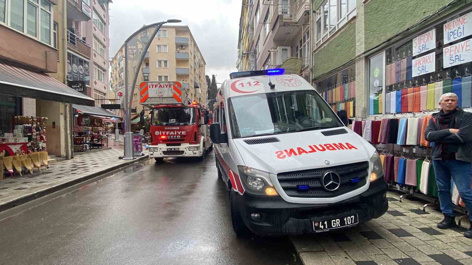 Kocaeli’de mağazanın deposunda yangın