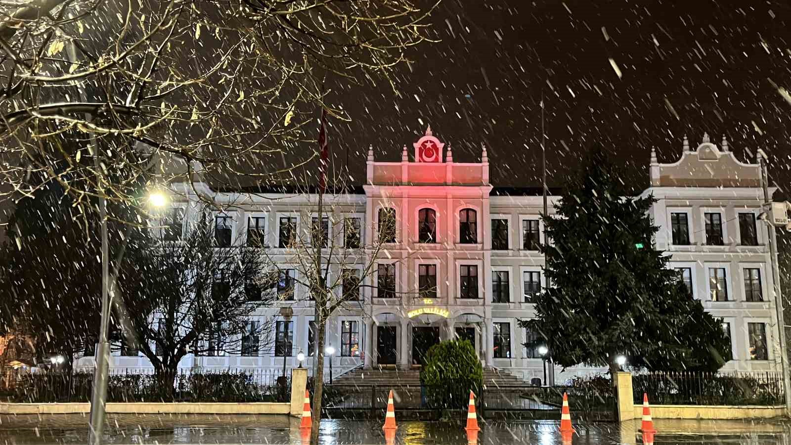 Mart ayında Bolu’da lapa lapa kar yağdı