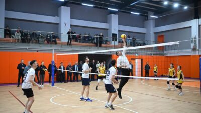 KARTEPE'YE YENİ KAZANDIRILAN MAŞUKİYE SPOR SALONU, GENÇLERİN HEM SPOR YAPMALARINA